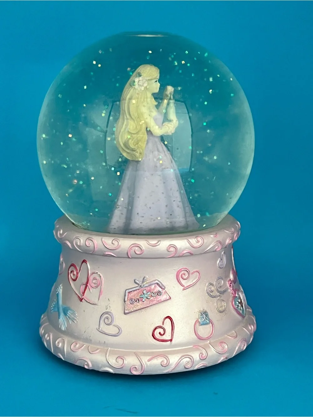 Barbie as Rapunzel glitter snow globe - Picture 3 of 5